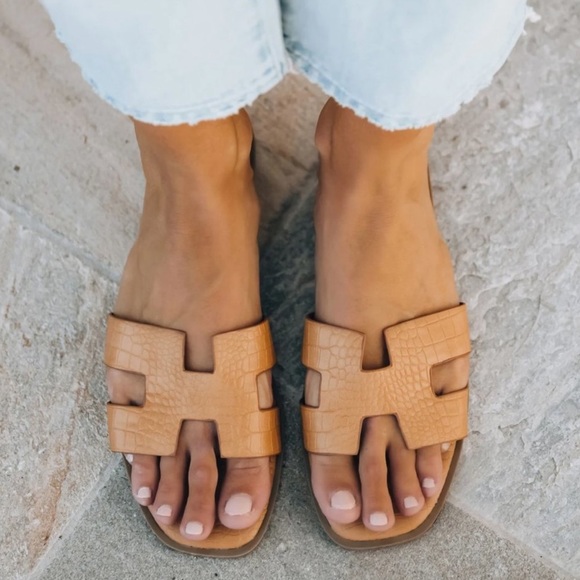 NEW Croc Embossed H Band Slide Sandals
Camel Nude - Picture 2 of 12